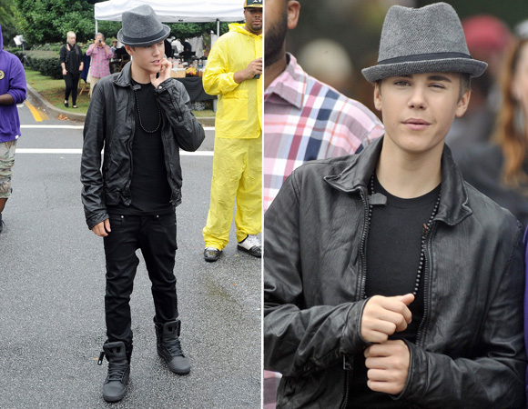 Para terminar, mais um look superestiloso de Justin, com um acessório a mais: o chapéu! O look todo preto e neutro deu um destaque ainda maior para o item, que se tornou o ponto alto do look.